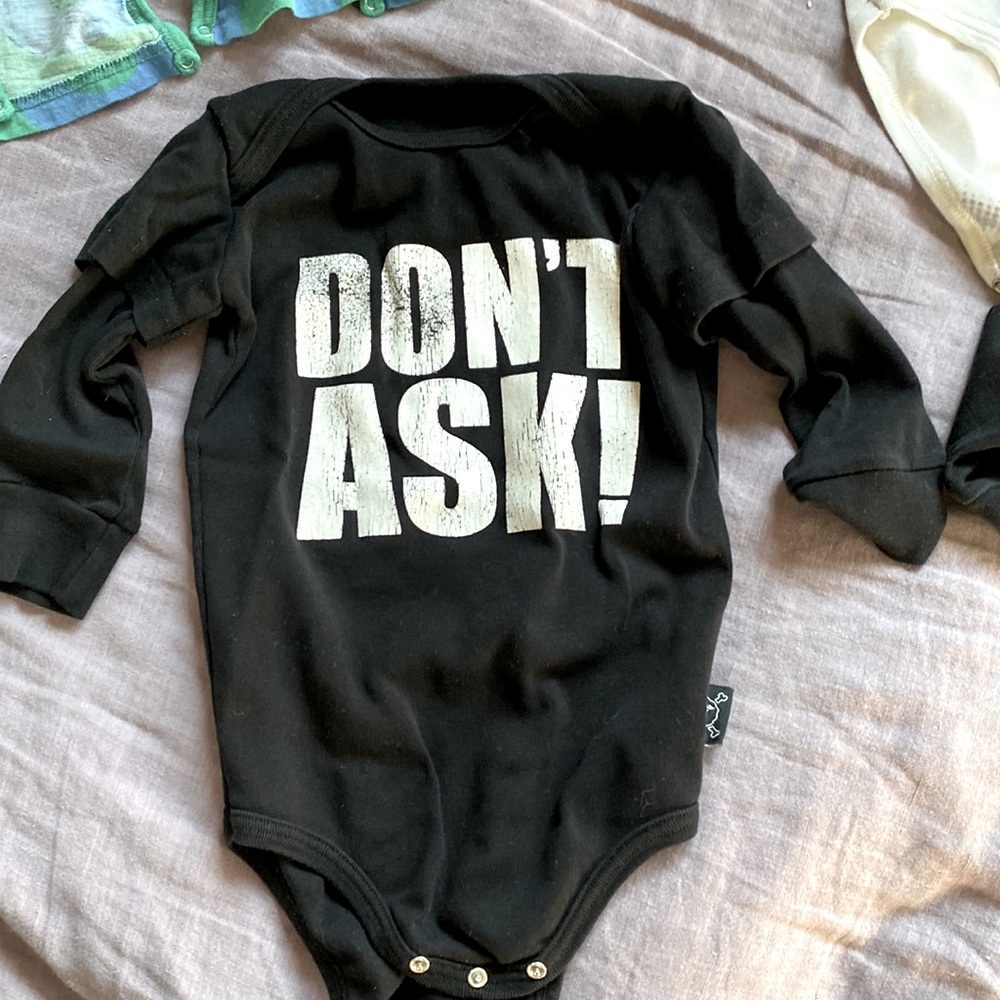 NUNUNU 12-18 onesie